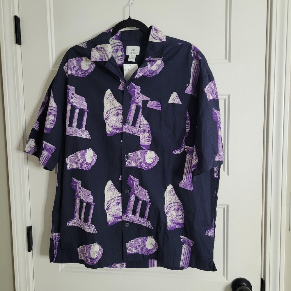 NWT Men's H&M Black and Purple Graphic Shirt Medium